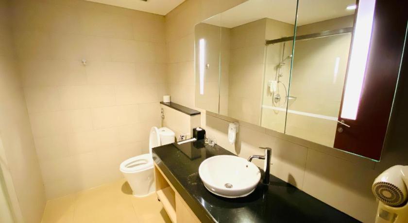 The H Tower Rasuna Suites Kuningan Jakarta By Villaloka エクステリア 写真