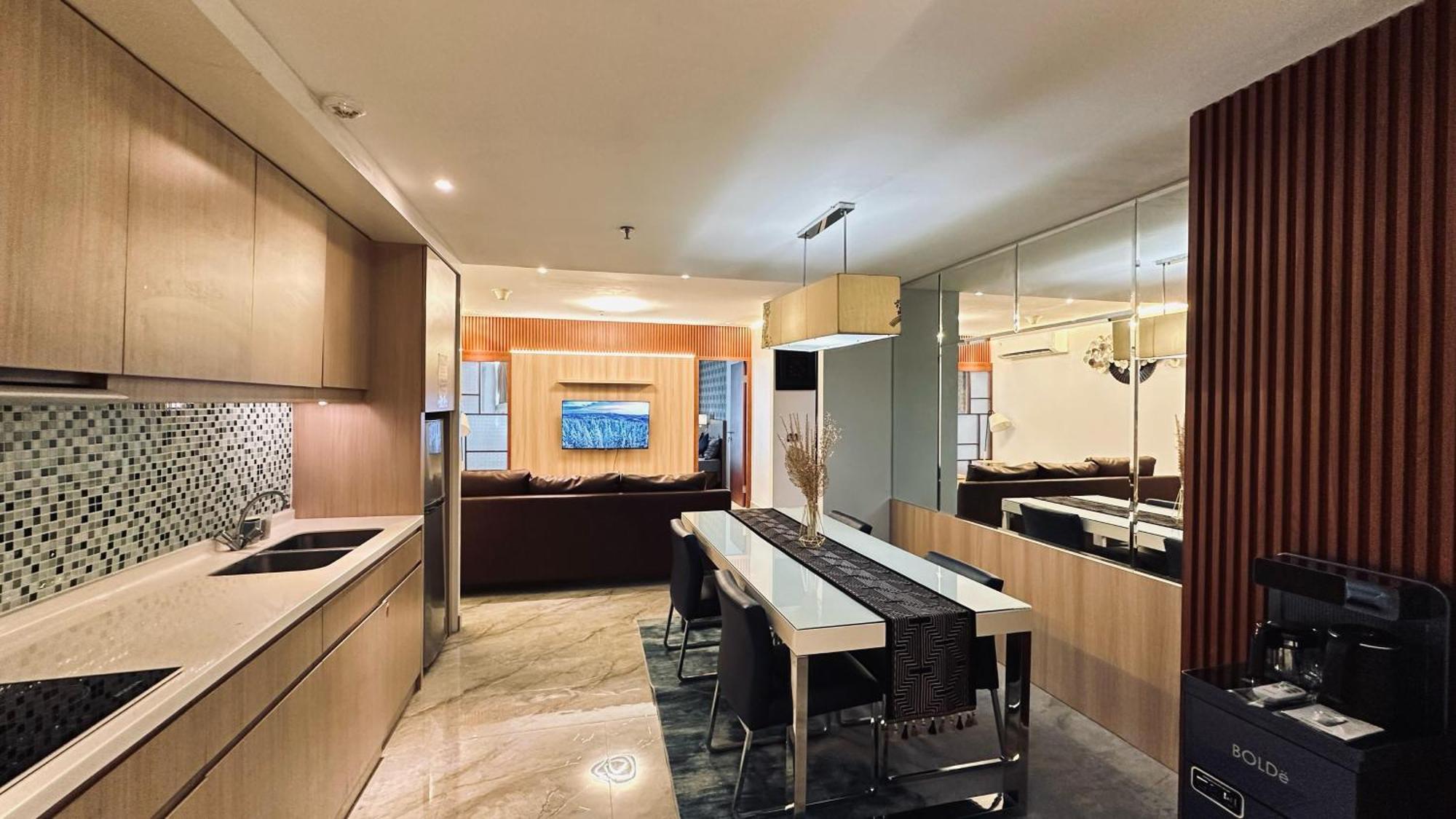 The H Tower Rasuna Suites Kuningan Jakarta By Villaloka エクステリア 写真