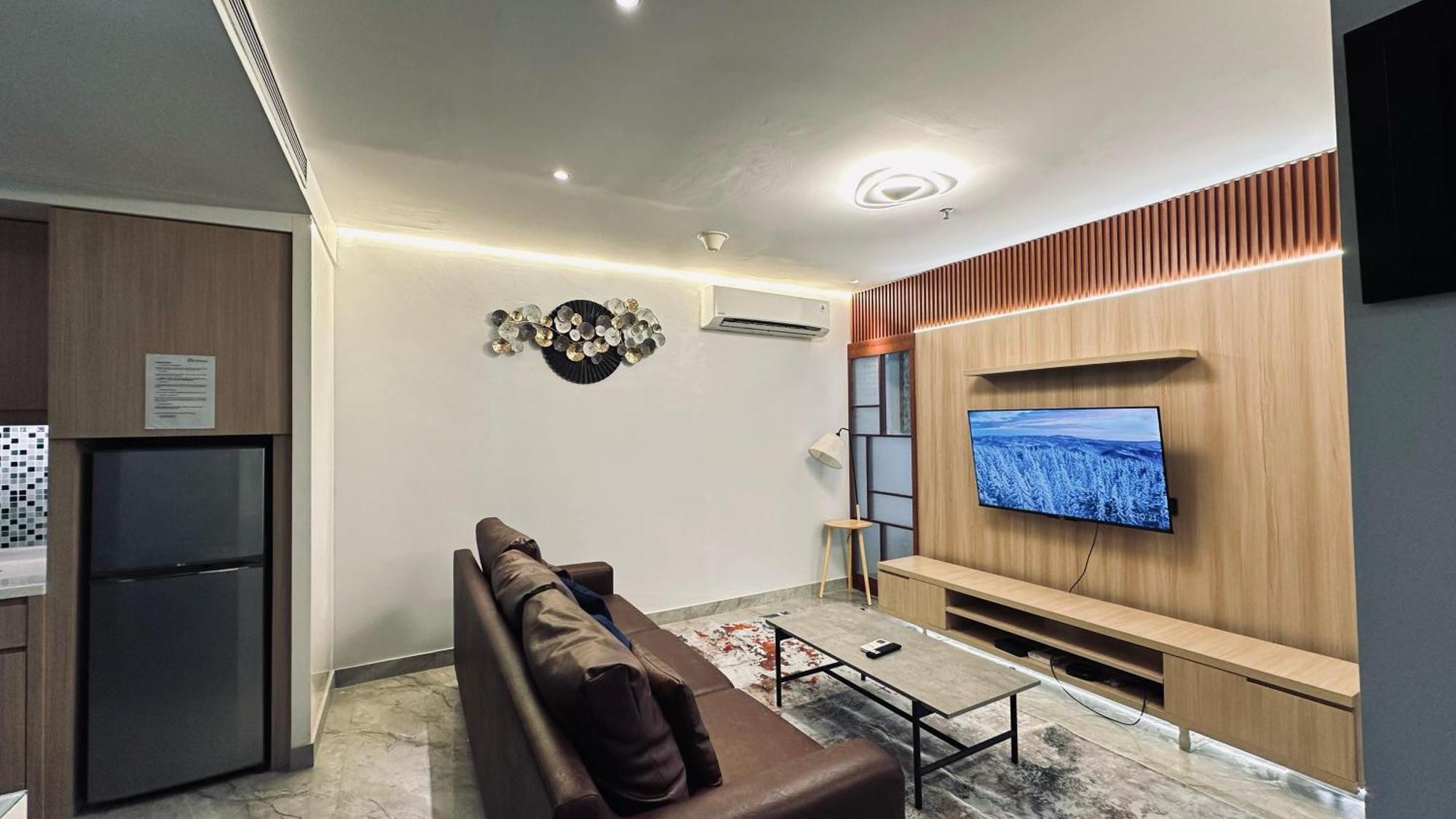 The H Tower Rasuna Suites Kuningan Jakarta By Villaloka エクステリア 写真