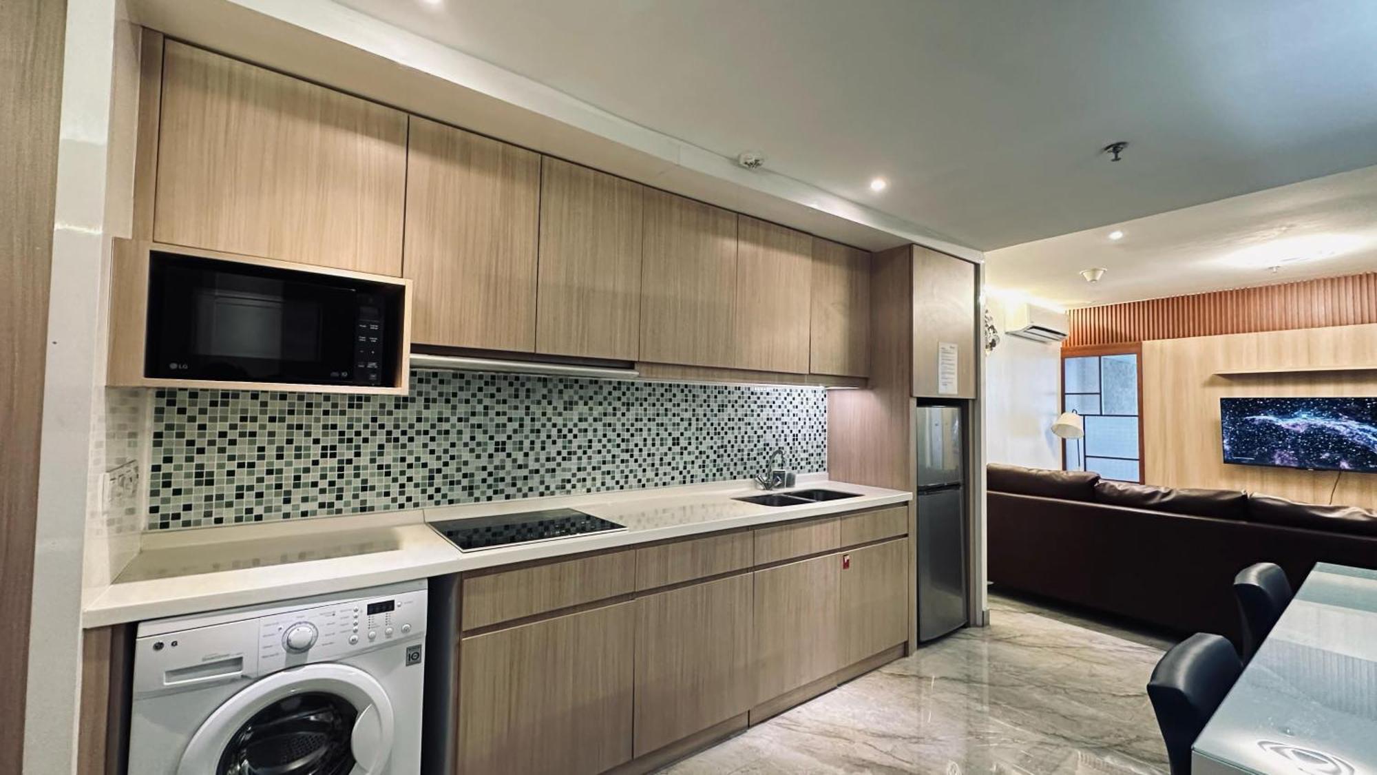 The H Tower Rasuna Suites Kuningan Jakarta By Villaloka エクステリア 写真